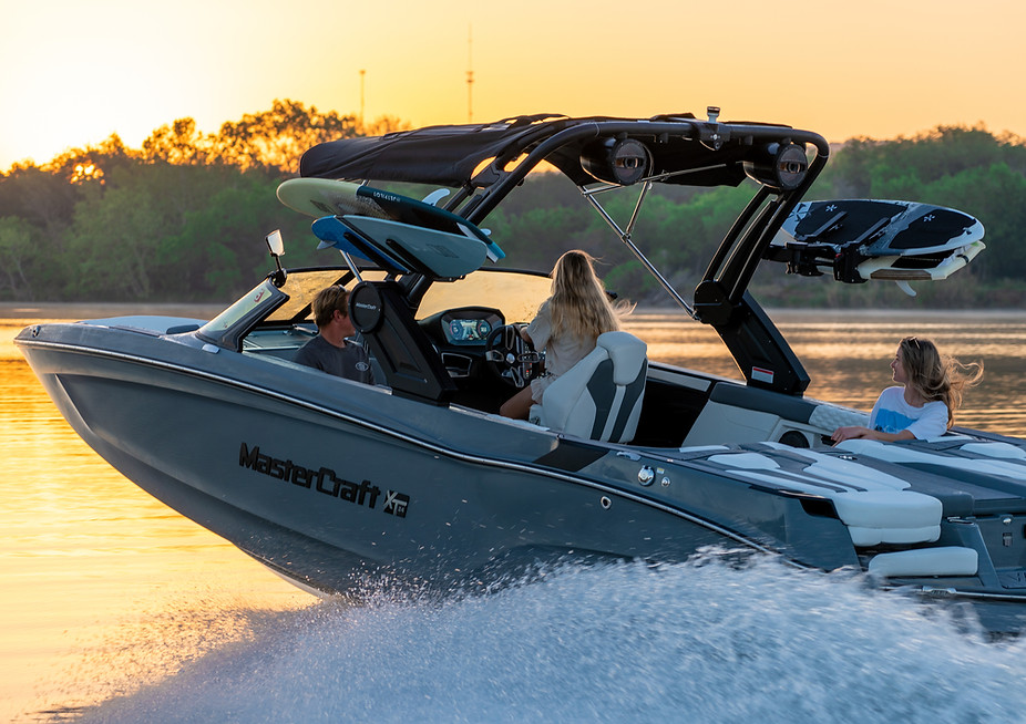 wake surf boat Lake LBJ