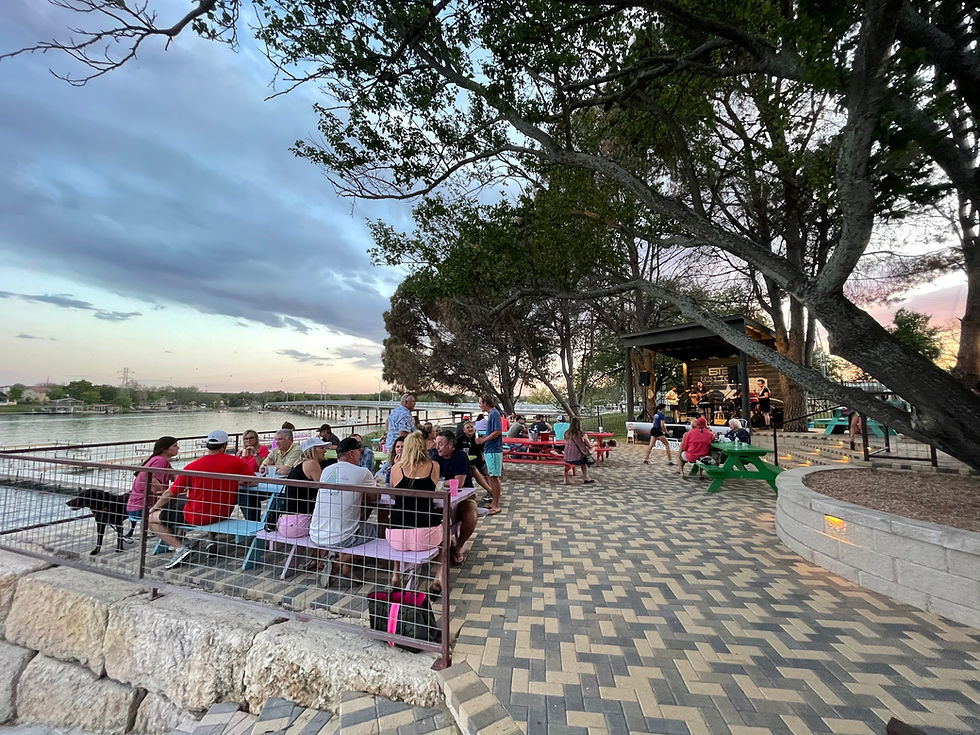 boat town burger bar outdoor patio
